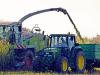 Claas Jaguar Mais-silage Mhdrescher und John Deere Traktor