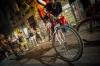 Kerékpáros forradalom zajlik a fővárosban a biciklisek száma idén nyáron rekordot döntött A rendőrség razziázik és büntet miközben a baleseti statisztikák maguktól javulnak Mit ér a sisak a bajban és miért kötelező a csengő Válaszok a csütörtökön utcára került Heti Válaszban