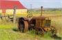 Kunstposter Rostiger Oldtimer Traktor im Feld